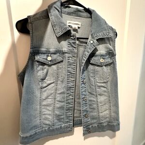 Jean Vest